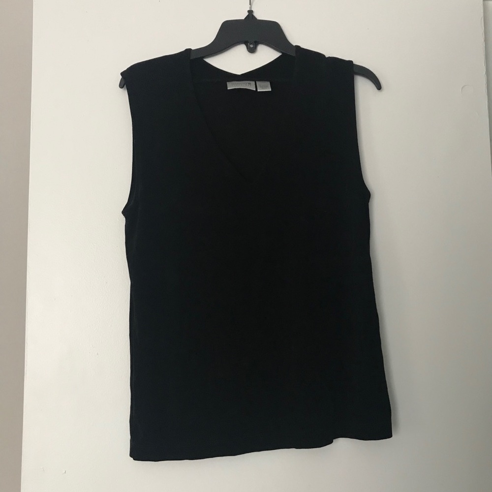 V-neck short sleeve shirt